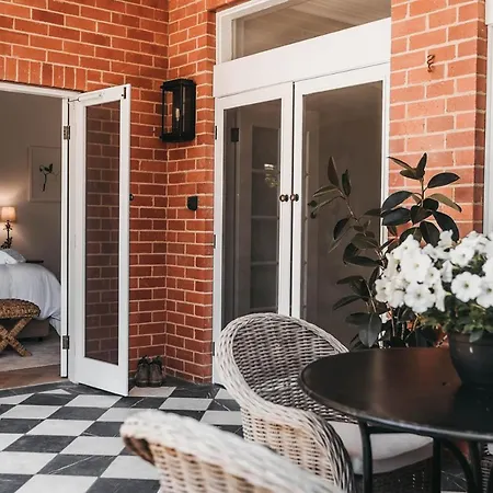 Mopsy'S On The Esplanade Apartment Wagga Wagga Exterior photo